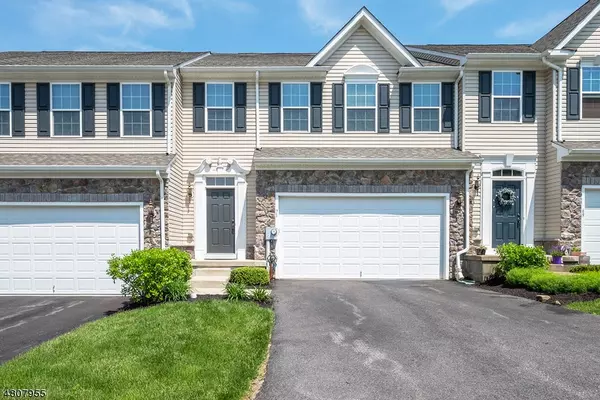 71 WASHINGTON SQUARE CIR, Washington Boro, NJ 07882