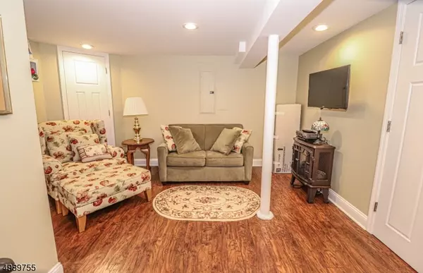 32 MONAGHAN RD, Edison Twp., NJ 08817
