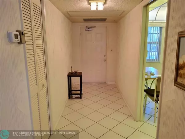 Pompano Beach, FL 33069,535 OAKS DR  #203