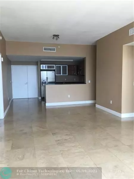 Aventura, FL 33180,3131 NE 188th St  #1-1009