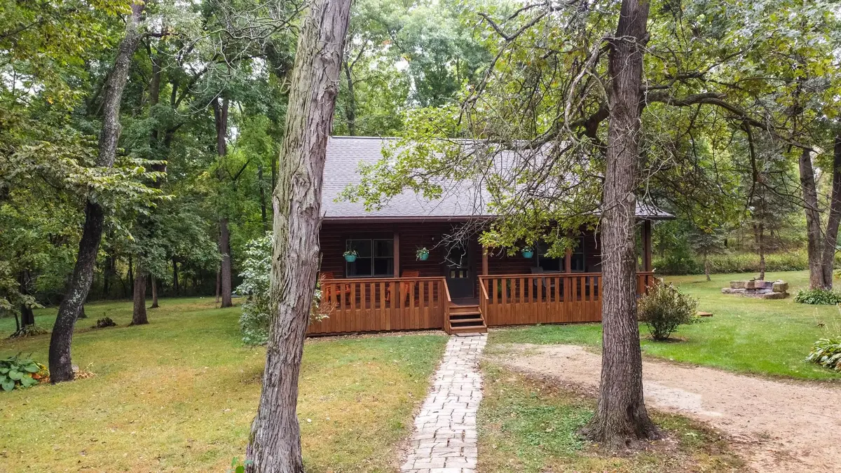 1514 E Plum Hill Road, Leaf River, IL 61047