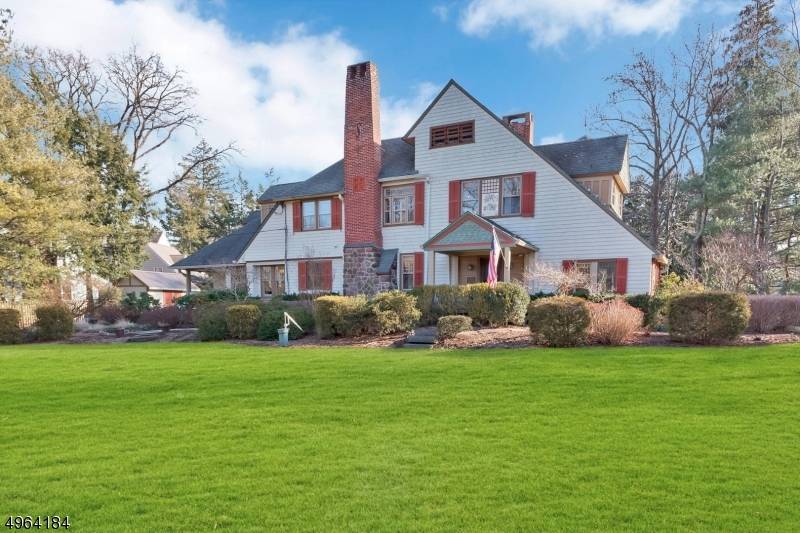 12 THE CRESCENT, Millburn Twp., NJ 07078