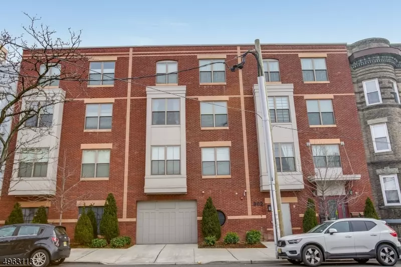Jersey City, NJ 07307,302 PALISADE AVE #204