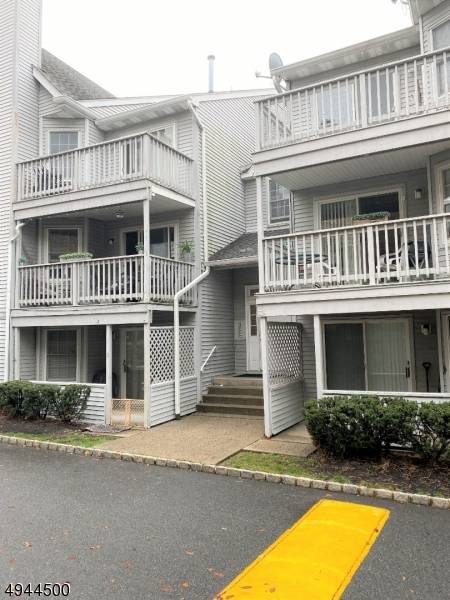 9 AMETHYST LN, Paterson City, NJ 07501