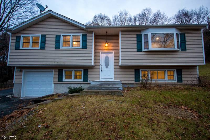 12 Hemlock Dr, Vernon Twp., NJ 07462