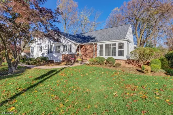 1379 CHAPEL HL, Mountainside Boro, NJ 07092