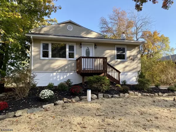 221 DUPONT AVE, Hopatcong Boro, NJ 07843