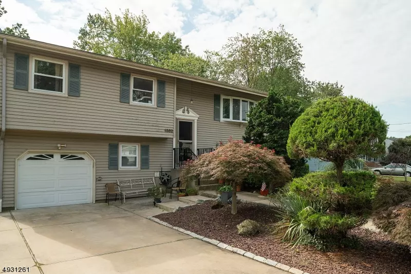 1582 TAYLOR DR, North Brunswick Twp., NJ 08902