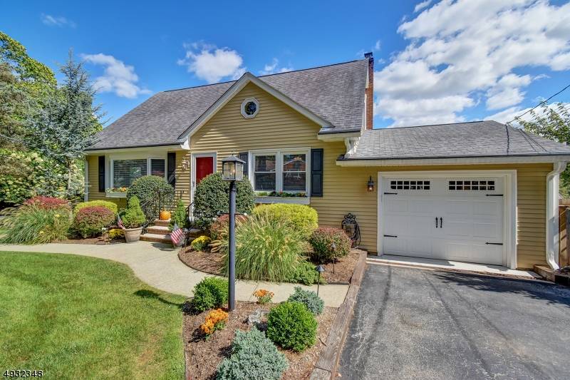17 UNNEBERG AVE, Roxbury Twp., NJ 07876
