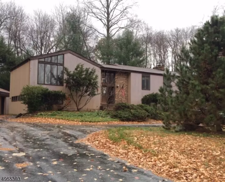 16 GREENWOODS RD, Old Tappan Boro, NJ 07675