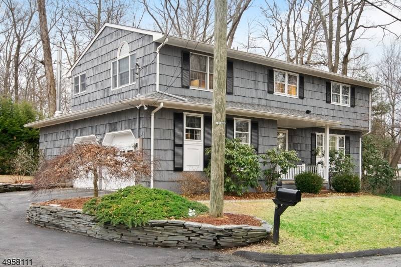 18 Oak Hill Drive, Roxbury Twp., NJ 07876