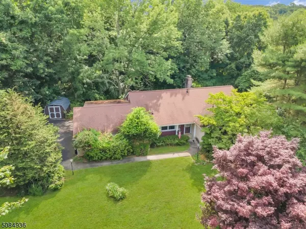 2 Big Oak Way, Califon Boro, NJ 07830