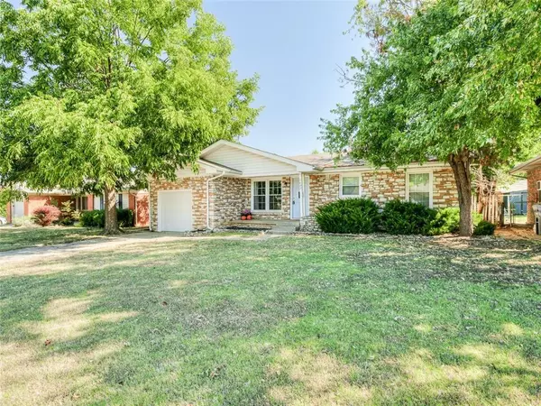 9608 Ridgeview Drive, The Village, OK 73120