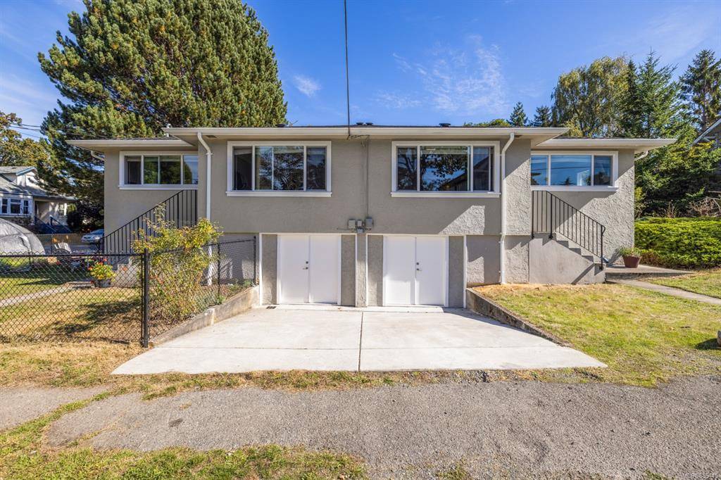 Victoria, BC V8S 4G2,1023/1025 Amphion St