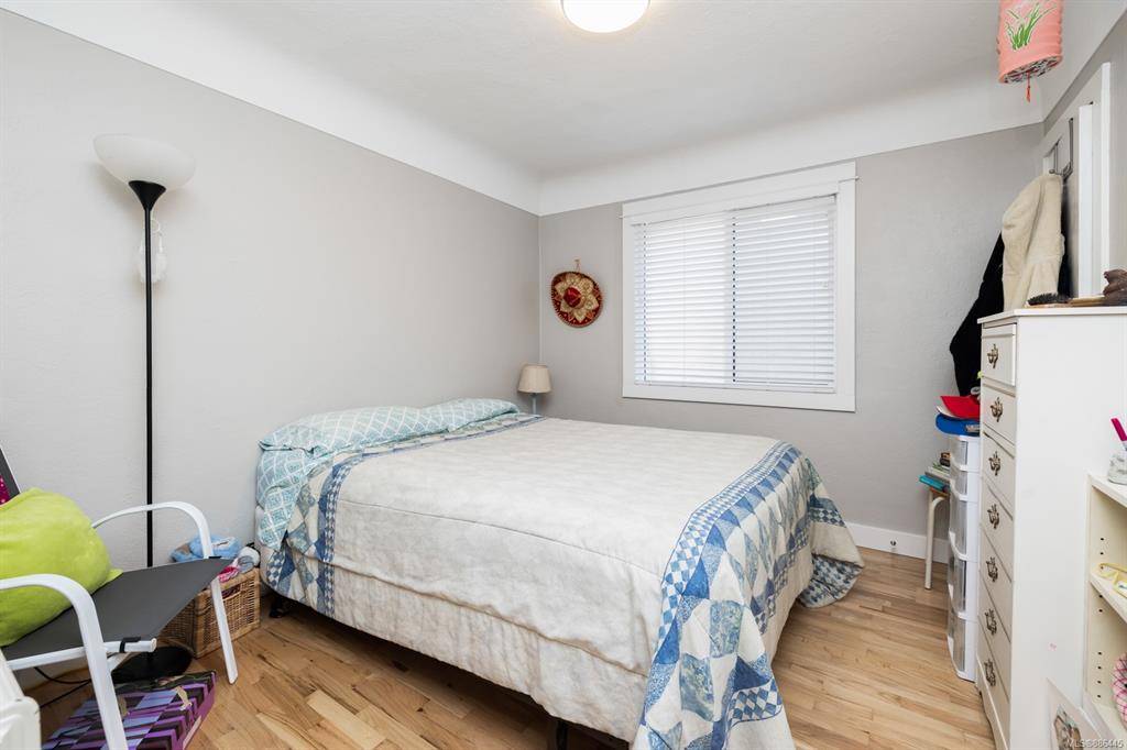 Victoria, BC V8S 4G2,1023/1025 Amphion St