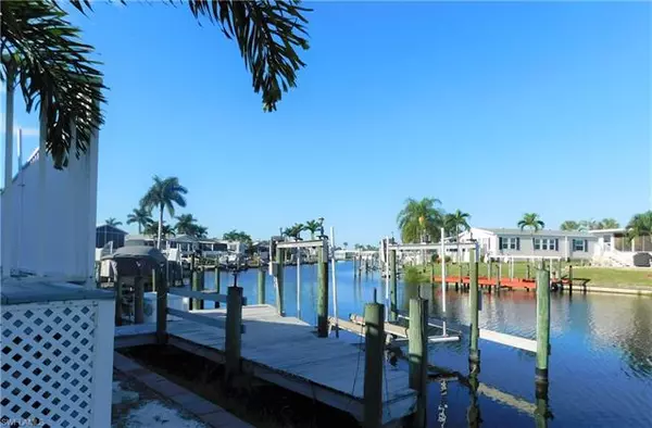 Fort Myers Beach, FL 33931,17600 Canal Cove CT