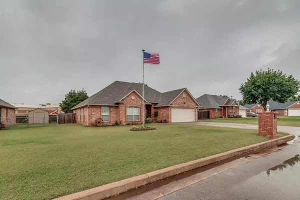 1615 Silver Oak Drive, Blanchard, OK 73010