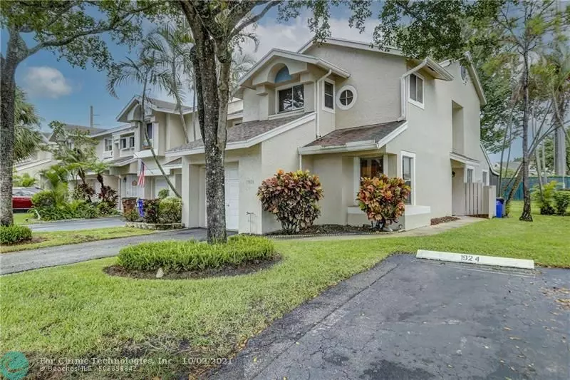 1924 Discovery Cir, Deerfield Beach, FL 33442