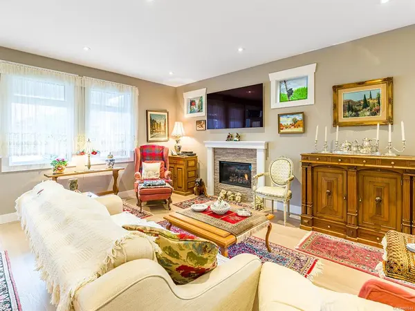 899 Parkside Cres, Parksville, BC V9P 1S9