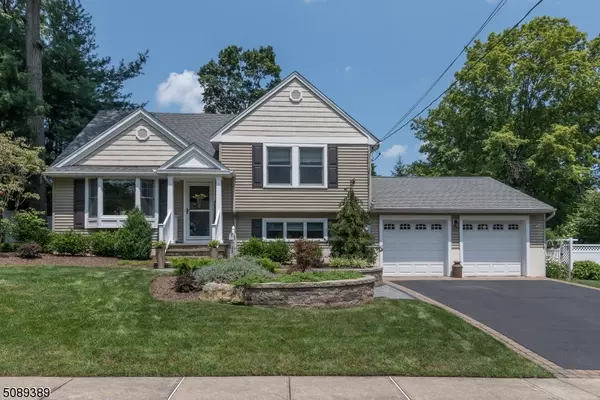 85 Lilyan St, Waldwick Boro, NJ 07463