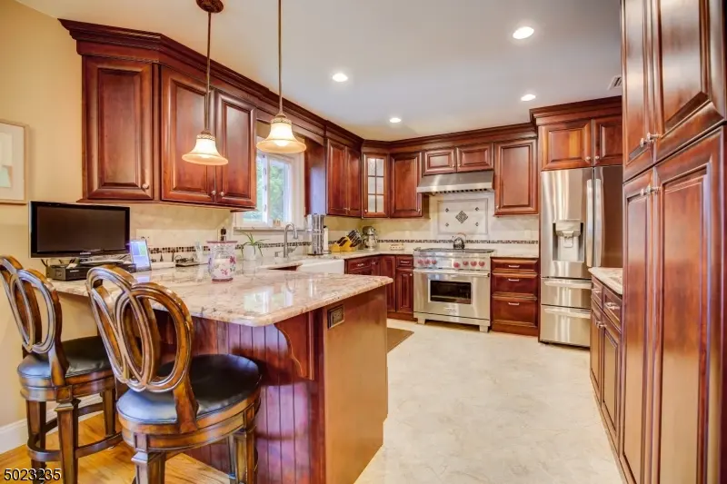 Old Tappan Boro, NJ 07675,160 GRACE AVE