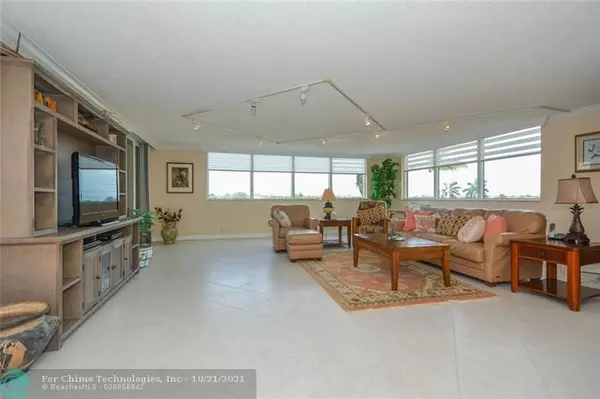 Highland Beach, FL 33487,3015 S Ocean Blvd  #2-D