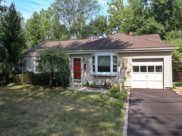 49 Woodcrest Dr, Livingston Twp., NJ 07039