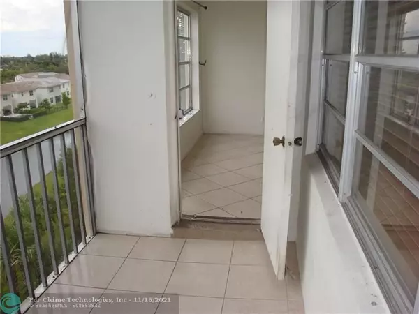 Deerfield Beach, FL 33064,1101 Crystal Lake Dr  #604