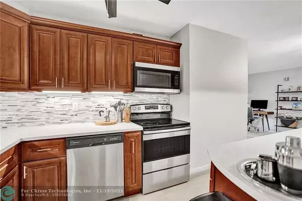 Wilton Manors, FL 33305,140 NE 19th Ct  #211E