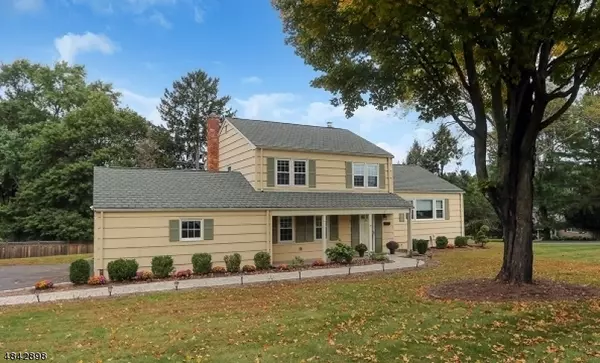 34 DEERFIELD RD, Mendham Boro, NJ 07945