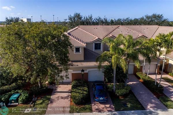 4240 Vineyard Cir, Weston, FL 33332