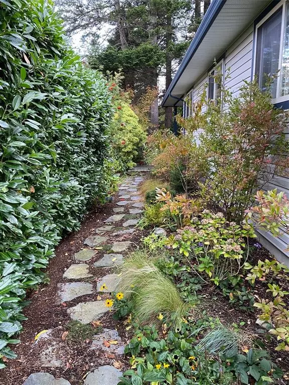 Comox, BC V9M 1B9,1733 Quatsino Pl