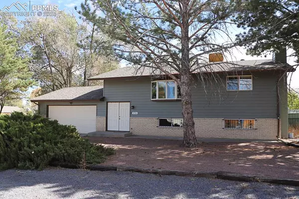 496 S Autumn LN, Pueblo West, CO 81007