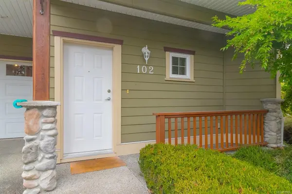 951 Goldstream Ave #102, Langford, BC V9B 6S5