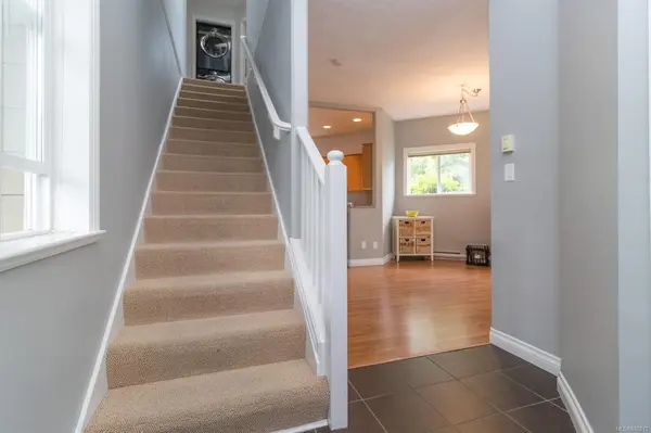 951 Goldstream Ave #102, Langford, BC V9B 6S5