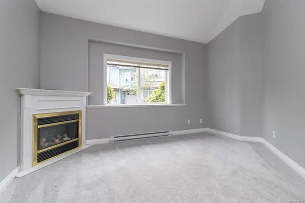 951 Goldstream Ave #102, Langford, BC V9B 6S5