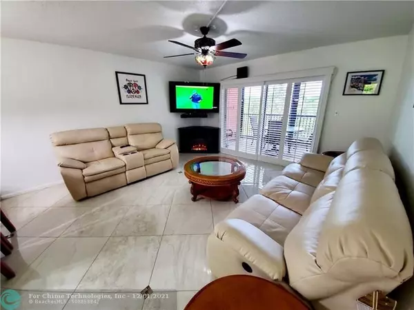 Pompano Beach, FL 33069,2208 S Cypress Bend Dr  #402