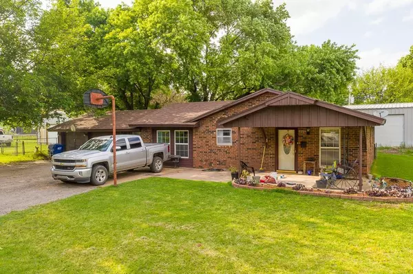 1206 E Schmid Street, Wynnewood, OK 73098