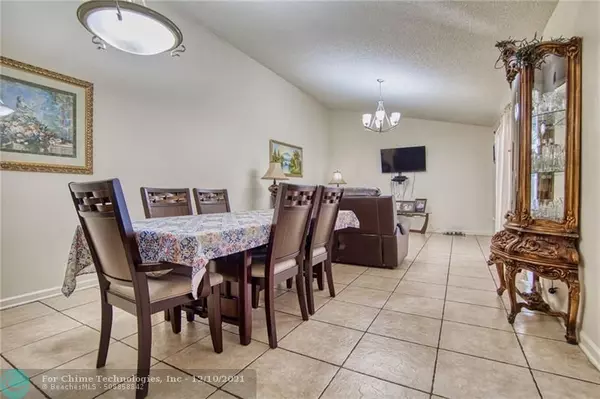 Lake Worth Beach, FL 33463,4251 S Landar Dr  #32-C