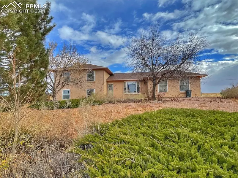 1450 N Challenger DR, Pueblo West, CO 81007