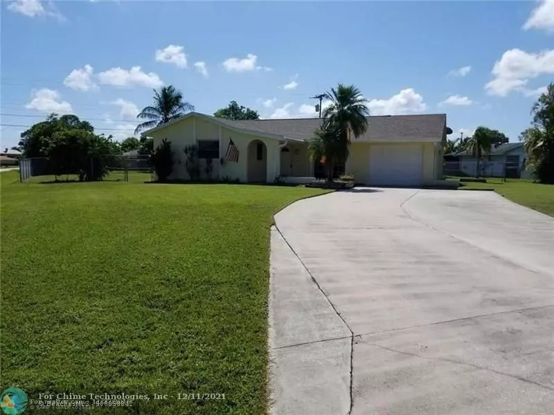 390 SE Tranquilla Ave, Port Saint Lucie, FL 34983