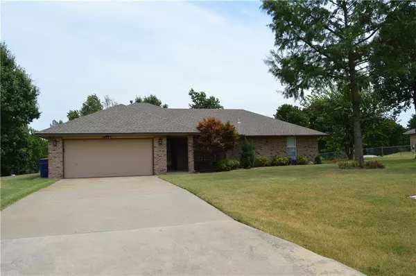 2608 Indian Springs Drive, Harrah, OK 73045