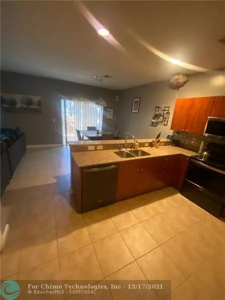 Oakland Park, FL 33334,727 NE 43rd St  #727