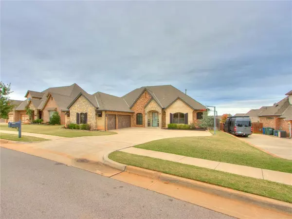 801 Bayonne Bridge Court, Edmond, OK 73034