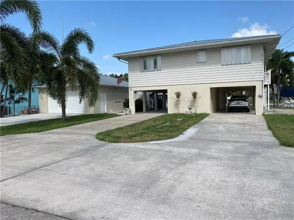 2320 Date ST, St. James City, FL 33956