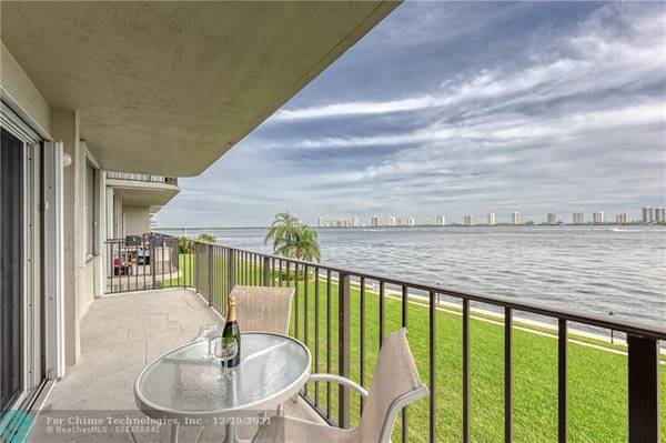 801 Lake Shore Dr  #307, Lake Park, FL 33403