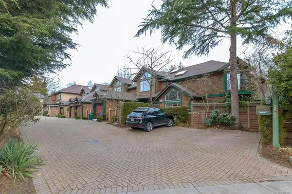 3860 Cadboro Bay Rd #2, Saanich, BC V8N 4G4