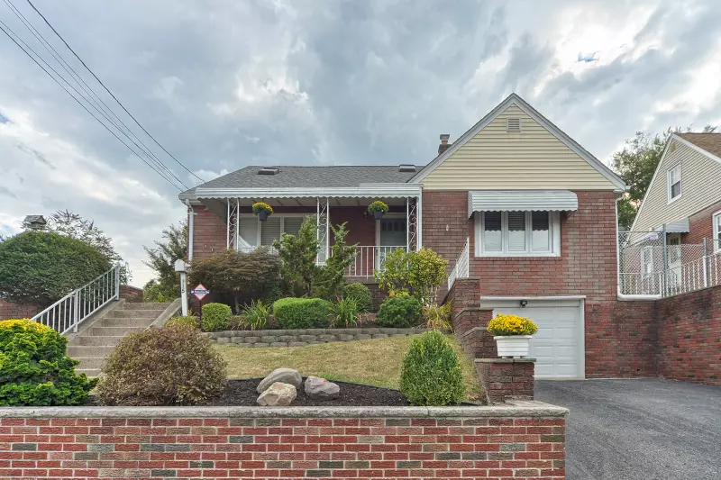 115 Jefferson Pl, Totowa Boro, NJ 07512