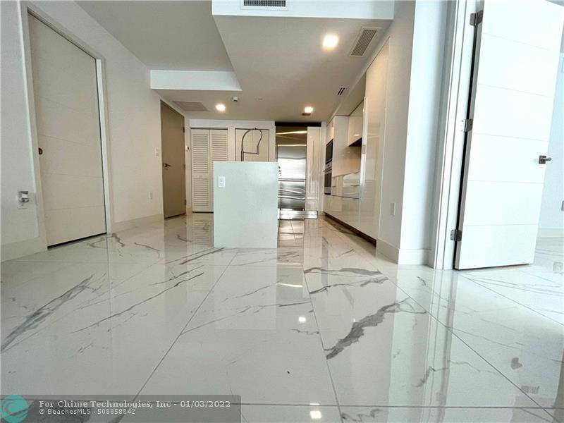 Bay Harbor Islands, FL 33154,9521 E Bay Harbor Drive  #305