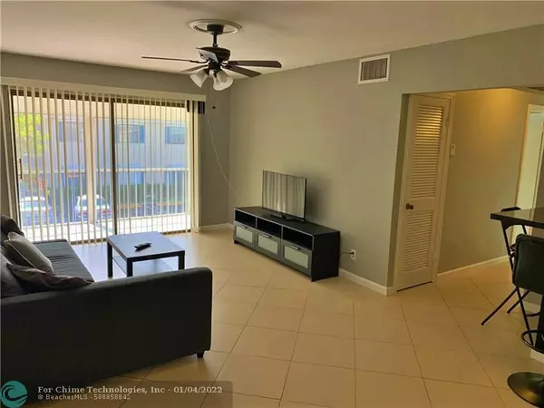 Pompano Beach, FL 33060,120 Cypress Club Dr  #223